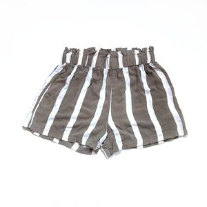 Dizzy gal shorts, size medium, stripes print.